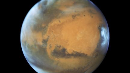 La planète Mars, observée par le téléscope spatial Hubble, en 2016. (NASA / MAXPPP)