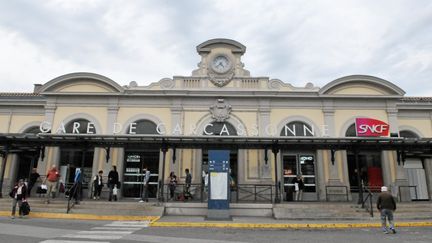 Une photo de la façade de la gare de Carcassonne (Aude), le 14 mai 2013. (MAXPPP)