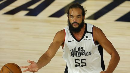 Joakim Noah participe à un match sous les couleurs des LA Clippers, le 14 août 2020 à Lake Buena Vista (Etats-Unis). (MIKE EHRMANN / GETTY IMAGES NORTH AMERICA / AFP)