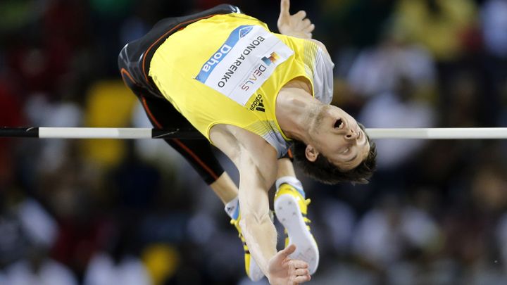 Le sauteur en hauteur ukrainien Bohdan Bondarenko lors du meeting de Doha (Qatar), le 10 mai 2013.&nbsp; (FADI AL-ASSAD / REUTERS)