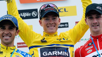 Le podium du Dauphiné : Le vainqueur Andrew Talansky (au centre), Alberto Contador (à gauche) et Jürgen Van den Broeck (à droite) (LIONEL BONAVENTURE / AFP)