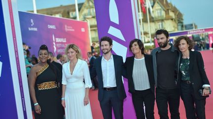 Catherine Corsini entourée de Pio Marmai, Valeria Bruni-Tedeschi, Clément Cholet et Aissatou Diallo&nbsp;lors de la présentation du&nbsp;film "La Fracture" au festival du cinéma américain de Deauville (MAXPPP)