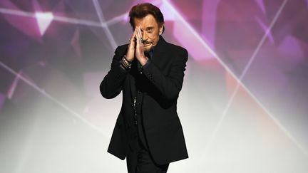 Le chanteur Johnny Hallyday, sur la scène des Victoires de la musique, le 12 février 2016, au Zenith de Paris. (BERTRAND GUAY / AFP)