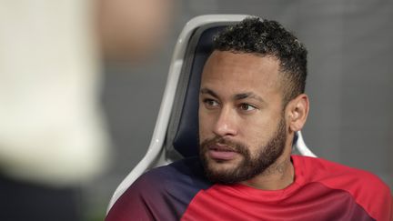 Neymar évolue dans le club parisien depuis 2017. (KIMIMASA MAYAMA / EPA)