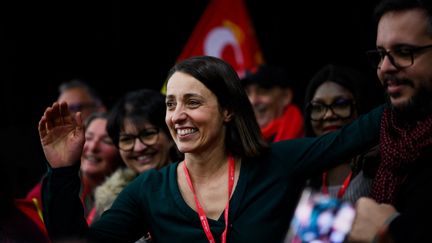 Sophie Binet, la nouvelle secrétaire générale de la CGT, après son discours au 53e congrès de la centrale syndicale, à Cournon d'Auvergne, le 31 mars 2023. (JEFF PACHOUD / AFP)