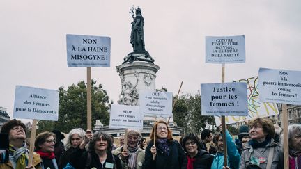 Un rassemblement contre la violence faite aux femmes, le 29 octobre 2017, à Paris. (DENIS MEYER / HANS LUCAS / AFP)