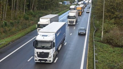 Les malfaiteurs prenaient en chasse le camion dès sa sortie de l'entrepôt de fret. (JEAN-LUC FL?MAL / MAXPPP)