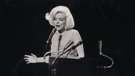 Marilyn Monroe chante son célèbre "Happy Birthday Mr President" à l'attention de John Fitzgerald Kennedy
 (Kobal / The Picture Desk)