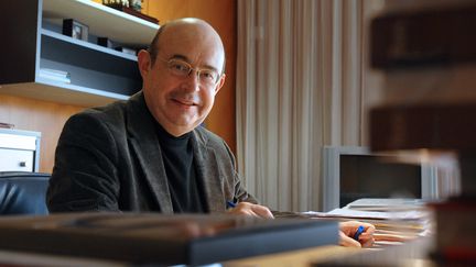 Jean Germain, alors maire socialiste de Tours (Indre-et-Loire),&nbsp;peu avant les &eacute;lections municipales de 2008, dans son bureau, le 8 f&eacute;vrier 2008. (ALAIN JOCARD / AFP)