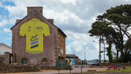 Le Tour de France sera féminin et masculin à partir de 2022. (MATHIEU MENARD / HANS LUCAS via AFP)