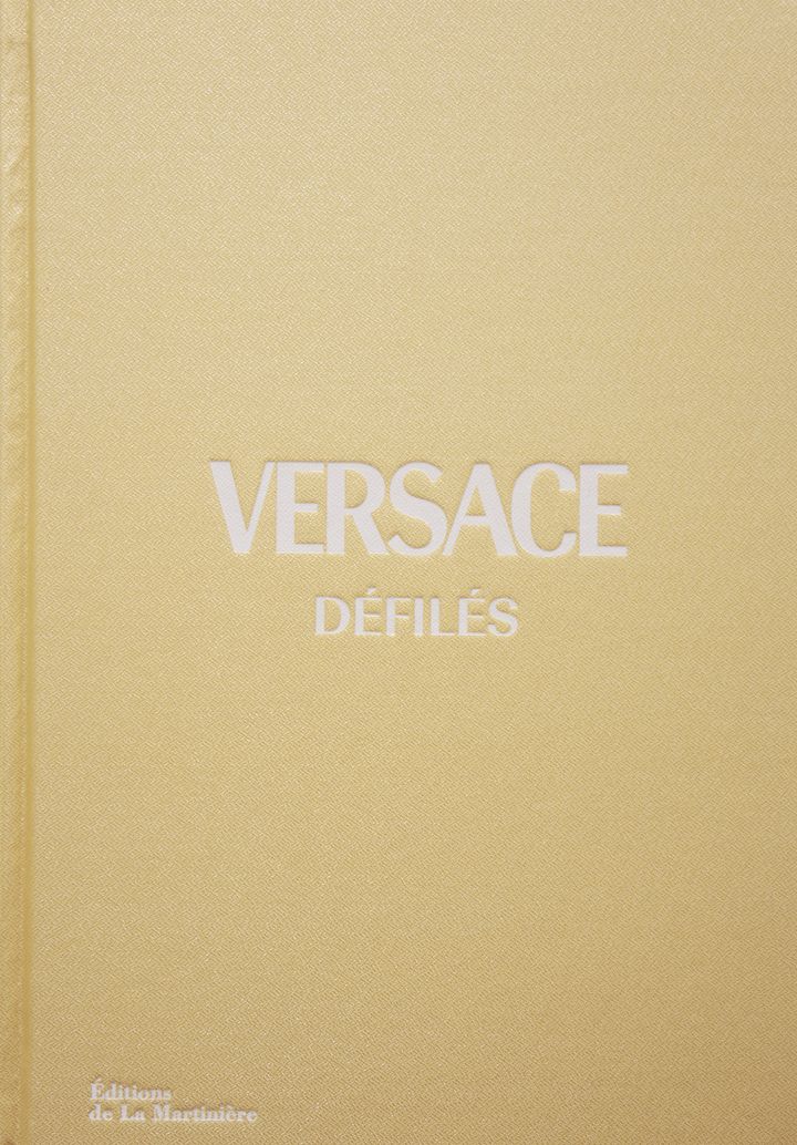 "Versace. Défilés".&nbsp;Introduction, biographies et notices des collections signées du journaliste de mode Tim Blanks. Éditions&nbsp;de La Martinière. (DR)