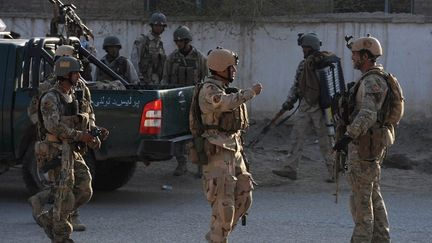 Des soldats am&eacute;ricains &agrave; Kaboul, en Afghanistan, le 16 avril 2012. (SHAH MARAI / AFP)