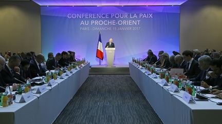 Le ministre des Affaires étrangères, Jean-Marc Ayrault, le 15 janvier 2017, lors de l'ouverture de la conférence internationale&nbsp;sur le conflit israélo-palestinien. (REUTERS)