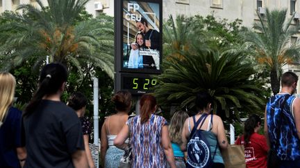 Le thermomètre affiche 52°C à Séville (Espagne), le 10 juillet 2023. (CRISTINA QUICLER / AFP)