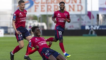 Mohamed Bayo, meilleur buteur de Ligue 2, célèbre l'un de ses 21 buts en championnat contre Sochaux, le 8 mai 2021. (THIERRY ZOCCOLAN / AFP)