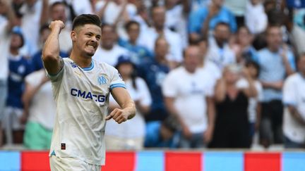 Vitinha célèbre son but face au Stade de Reims, lors de la première journée de Ligue 1, au stade Vélodrome, le 12 août 2023. (CHRISTOPHE SIMON / AFP)