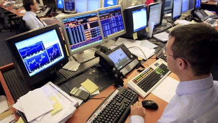 Un trader à La Banque de France, le 13 octobre 2008. (AFP PHOTO / MEHDI FEDOUACH)