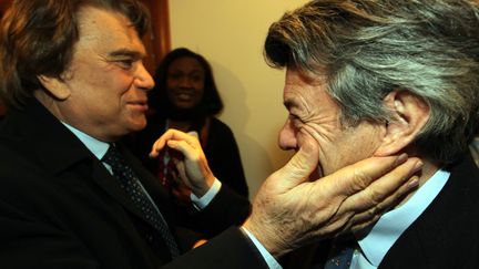 Bernard Tapie et Jean-Louis Borloo, le 9 d&eacute;cembre 2010 &agrave; Paris. (MAXPPP)