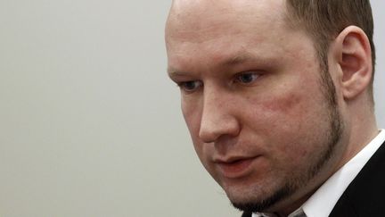 Anders Breivik, lors du quatri&egrave;me jour de son proc&egrave;s &agrave; Oslo (Norv&egrave;ge), le 19 avril 2012. (STOYAN NENOV / REUTERS)