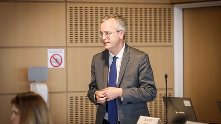 Thomas Fatome, directeur général de la CNAM, lors de négociations entre l'Assurance-maladie et les médecins libéraux le 8 février 2024. (LUC NOBOUT / MAXPPP)