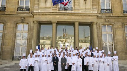 Les chefs cuisiniers de chefs d'Etats du monde entier sont re&ccedil;us mardi 24 juillet 2012 par Fran&ccedil;ois Hollande (LIONEL BONAVENTURE / AFP)