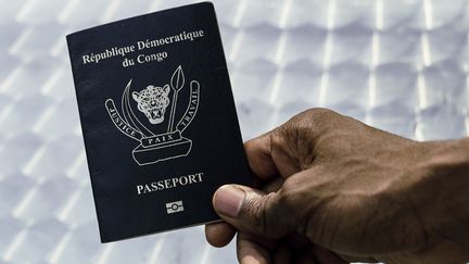 Passeport biométrique de la Répubique démocratique du Congo, février 2017. (STRINGER  / REUTERS)