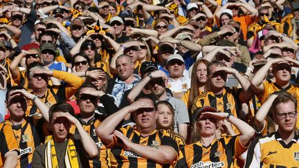 Les supporters de Hull City AFC assistent au match de leur &eacute;quipe contre Sheffield United au stade de Wembley en demi-finale de la coupe d'Angleterre de football &agrave; LOndres (Royaume-Uni), le 13 avril 2014. (STEFAN WERMUTH / REUTERS)