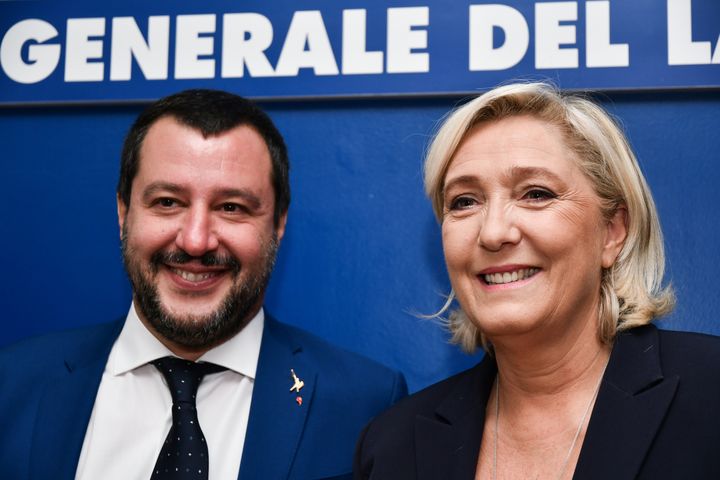 Marine Le Pen et Matteo Salvini (à gauche), à Rome, le 8 octobre 2018. (ALBERTO PIZZOLI / AFP)