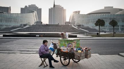 Les centres commerciaux et les hôpitaux fermés n’incitent pas les sociétés à s’implanter. Les Chinois préfèrent rester là où le travail est prospère. Et la vie foisonnante. (AFP / Leevin Liang/EyePress)