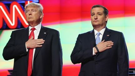 Les candidats aux primaires républicaines, Donald Trump et Ted Cruz, le 10 mars 2016 à Coral Gables (Etats-Unis). (JOE RAEDLE / GETTY IMAGES NORTH AMERICA / AFP)