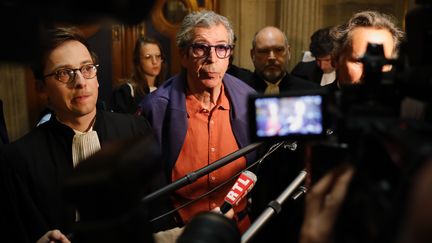 Patrick Balkany et son avocat Maître Romain Dieudonné, le 27 mai 2020. (THOMAS SAMSON / AFP)