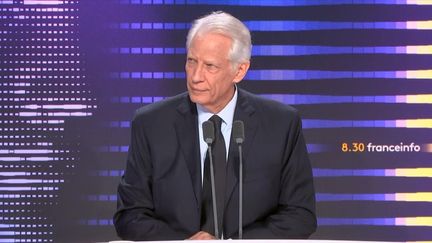 Dominique de Villepin, ancien Premier ministre, était mardi 7 novembre l'invité du 8h30 franceinfo. (FRANCEINFO / RADIO FRANCE)