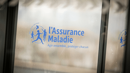 L'entrée du siège de l'Assurance-maladie, à Paris, le 8 février 2024. (LUC NOBOUT / MAXPPP)