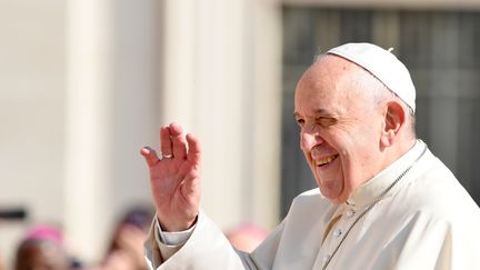 Le Pape François pendant son audience générale le 17 avril 2019 place Saint-Pierre au Vatican. (TIZIANA FABI / AFP)