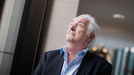 L'auteur su&eacute;dois Henning Mankell lors d'une interview &agrave; D&uuml;sseldorf (Allemagne), le 28 novembre 2014. (ROLF VENNENBERND / DPA / AFP)