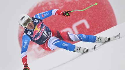 Le Français Johan Clarey lors de la descente à Kitzbühel (Autriche), le 21 janvier 2023. (JOE KLAMAR / AFP)