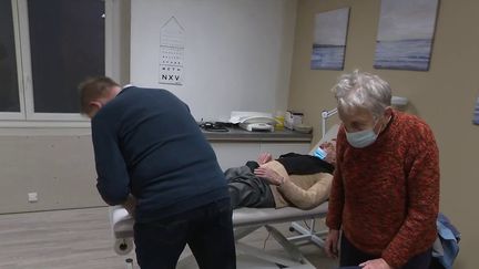 Au&nbsp;cœur&nbsp;des Cévennes&nbsp;(Gard), le village de&nbsp;Gagnières&nbsp;était il n'y a pas si longtemps ce qu'on appelle un désert médical.&nbsp;Le petit village a réussi à séduire un médecin et la bonne nouvelle s'est vite propagée. (FRANCE 2)