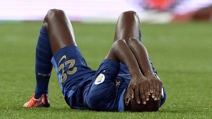 Eric Abidal, catastroph&eacute; apr&egrave;s la d&eacute;faite des Bleus en Ukraine (0-2) vendredi 15 novembre &agrave; Kiev. (FRANCK FIFE / AFP)