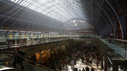 La gare St Pancras, à Londres, le 30 mars 2019. (ALKIS KONSTANTINIDIS / REUTERS)