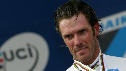 L'Italien Mario Cipollini, champion du monde 2002, au coeur de la tourmente