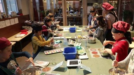 Alimentation : à Strasbourg, un cours de cuisine réservé aux enfants leur apprend à manger sain (France 2)