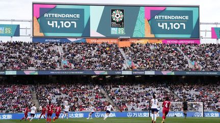 Panneaux indiquant le nombre de spectateurs présents au match entre les Etats-Unis et le Vietnam lors de la Coupe du monde 2023, le 22 Juillet 2023. (JOSE BRETON / AFP)