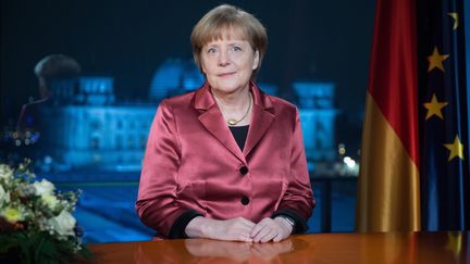 La chanceli&egrave;re allemande Angela Merkel le 31 d&eacute;cembre 2014 &agrave; Berlin (Allemagne), lors de ses v&oelig;ux de nouvelle ann&eacute;e. (MAURIZIO GAMBARINI / DPA / AFP)