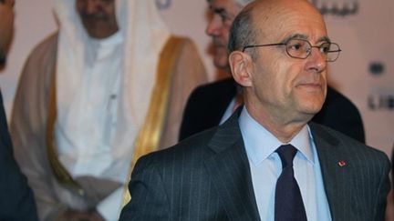 Alain Juppé au Qatar lors de sa rencontre avec le groupe de contact sur la Libye (13/04/2011) (AFP/KARIM JAAFAR)