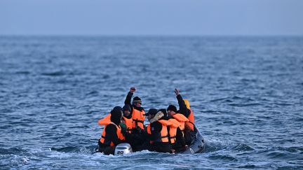 Le nombre de traversées de la Manche réussies a baissé de 35 % entre le début de l'année 2022 et la même période en 2023. (BEN STANSALL / AFP)