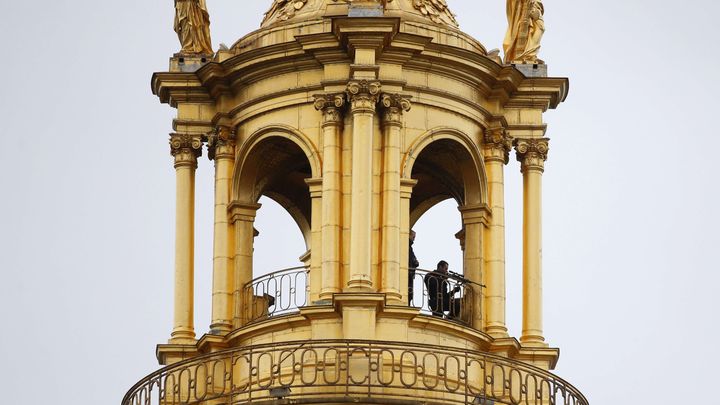 &nbsp; (Une cérémonie d'hommage sous haute surveillance ©Sipa/Francois Mori)