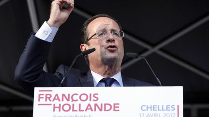 Fran&ccedil;ois Hollande, candidat PS &agrave; la pr&eacute;sidentielle, lors d'un meeting, le 13 avril 2012 &agrave; Chelles (Seine-et-Marne). (PATRICK KOVARIK / AFP)