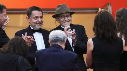 Jean-Louis Trintignant, à l'affiche des Plus belles années d'une vie, arrive devant le palais des Festivals de Cannes.&nbsp; (VALERY HACHE / AFP)