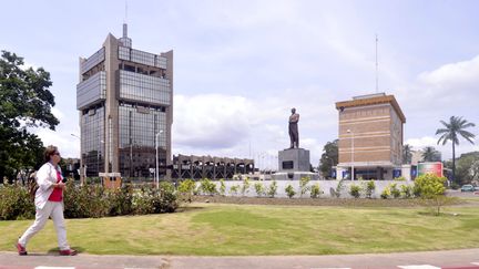 Statue de&nbsp;Jacques Joachim Yhombi-Opango à Brazzaville, le 30 mars 2013.&nbsp; (JUNIOR D. KANNAH / AFP)