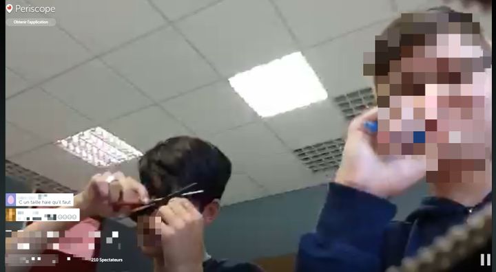 Capture d'écran d'un Periscope tourné en plein cours par deux adolescents de Moselle. (PERISCOPE)